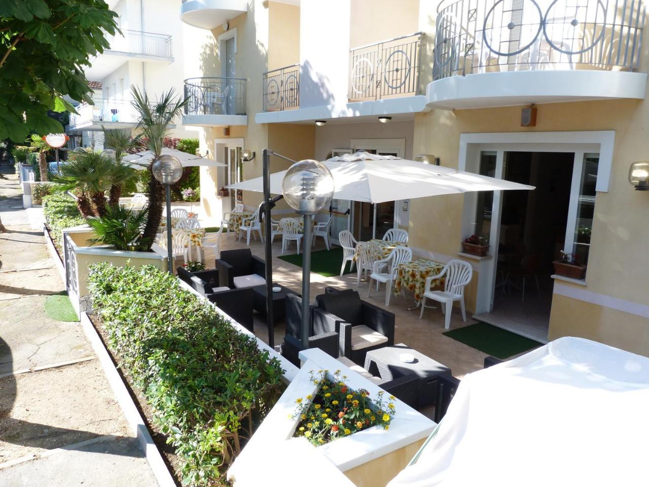 Hotel Monti Riccione Exterior foto
