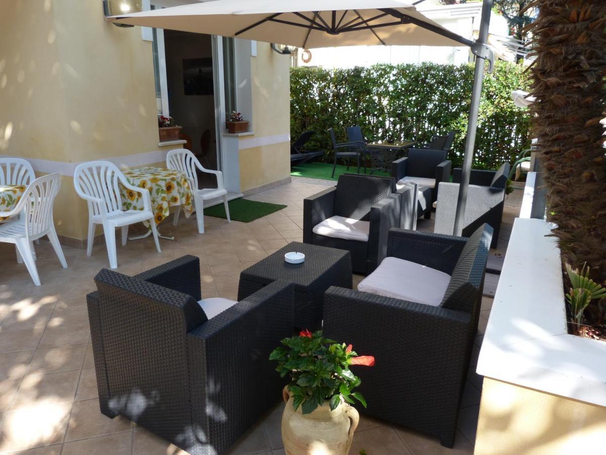 Hotel Monti Riccione Exterior foto